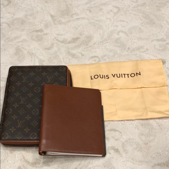 Louis Vuitton Handbags - Louis Vuitton Zippered planner w/separate calendar